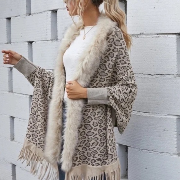 Cozy vegan fur leopard print tassel poncho shawl scarf wrap cardigan - Picture 7 of 7